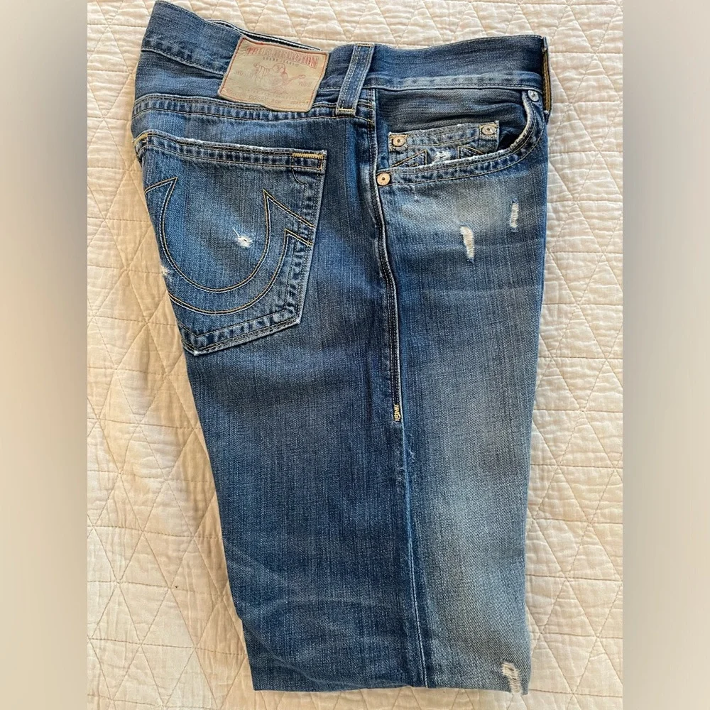True Religion Made in USA Perfectly Distressed Bobby Jean SZ 36 Style MJHT66U51